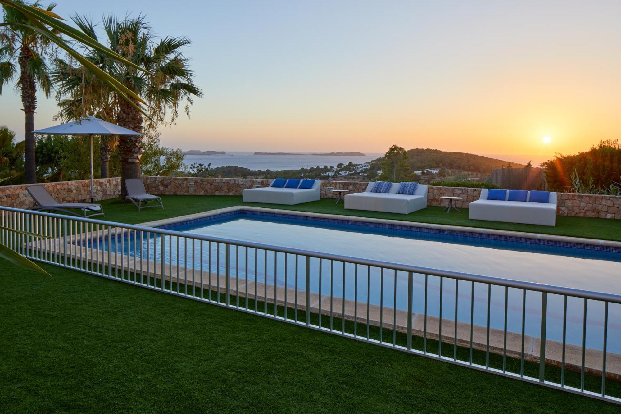 Villa Can Joan I - Fantastic Sunset Views And Family Friendly - San Antonio  Kültér fotó